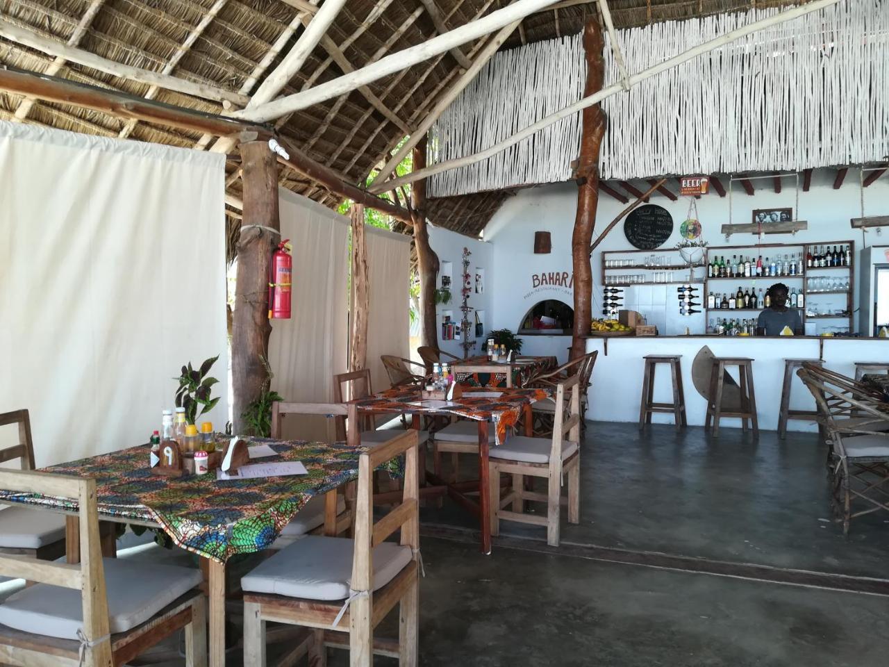Bed & Breakfast Bahari Pizza Restaurant 2*