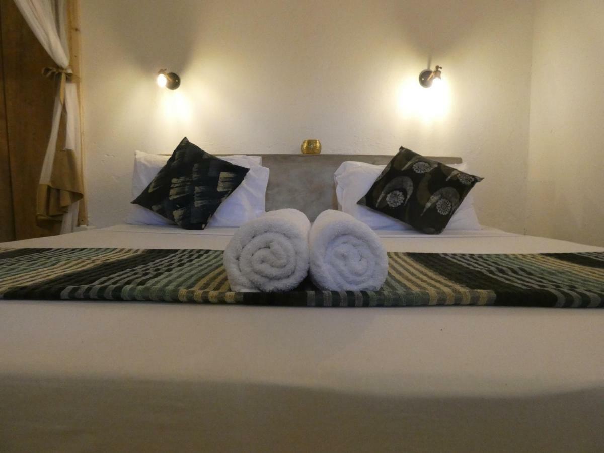 Bahari Pizza Restaurant Bed & Breakfast 2*